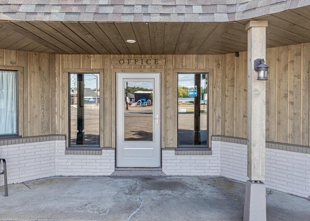 Aqua Aire Inn & Suites photo 20