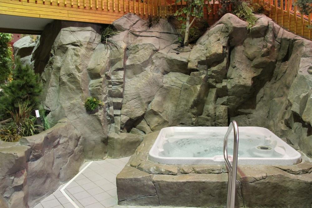 C'mon Inn Hotel & Suites photo 25