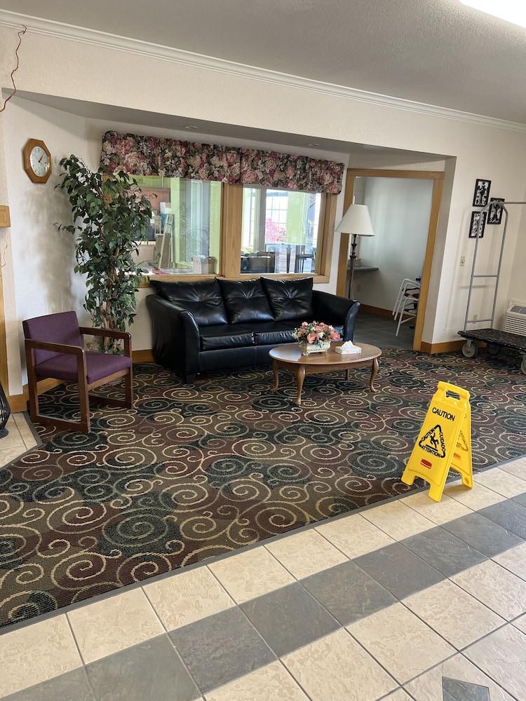 Express Inn & Suites photo 8