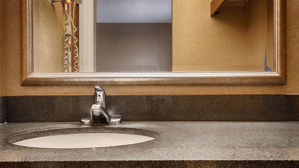 Best Western Woodhaven Inn photo 6