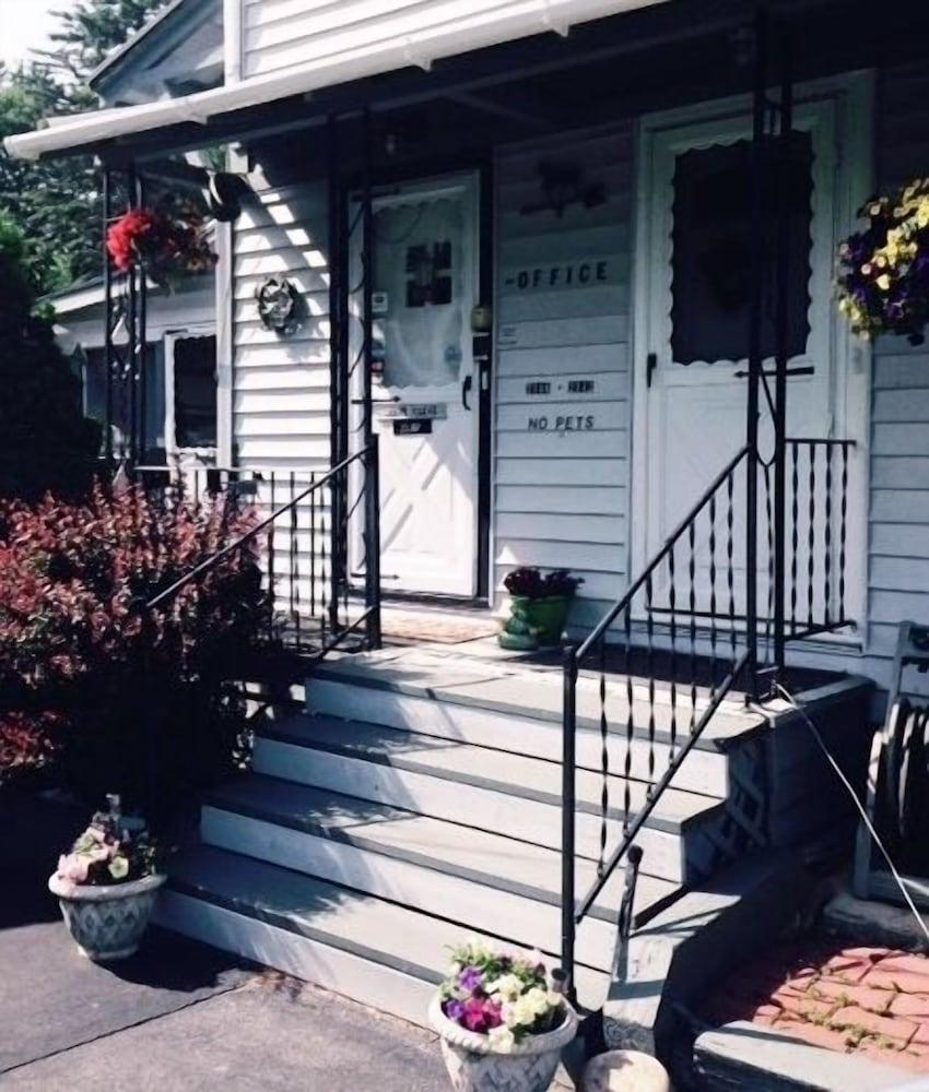 Chamber Lane Motel photo 9
