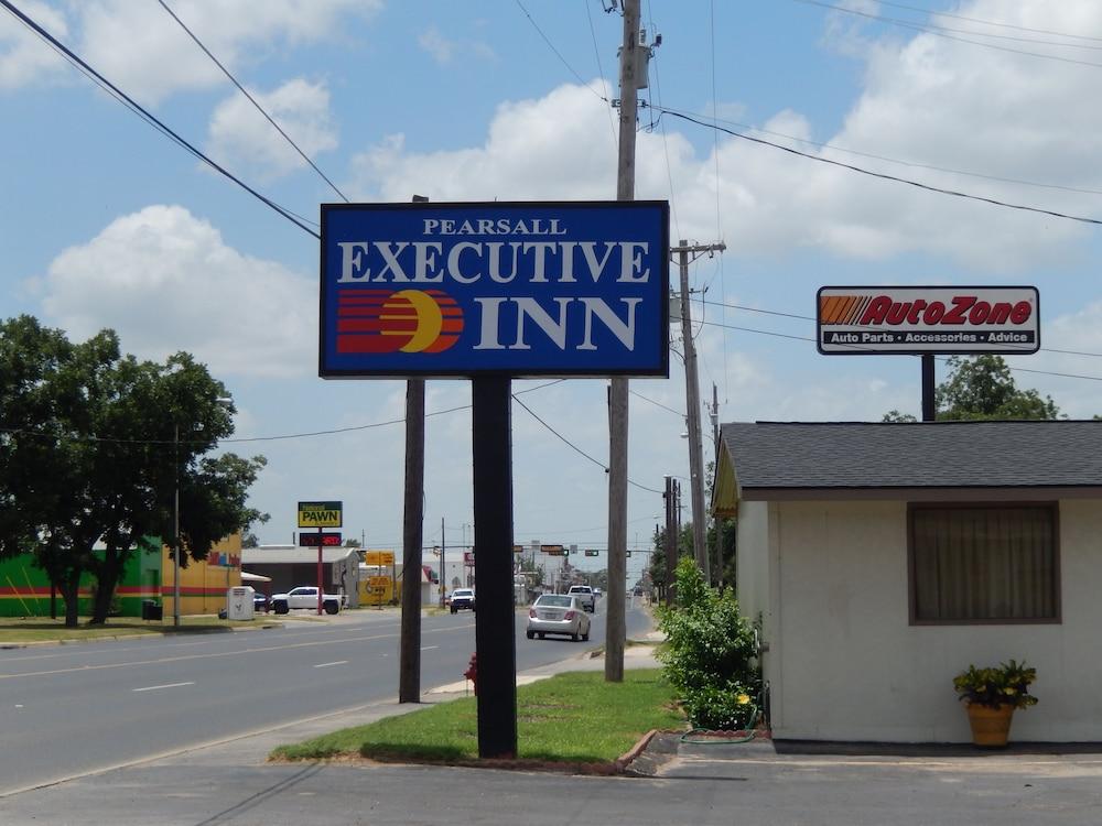 Pearsall Executive Inn — hotel in Pearsall