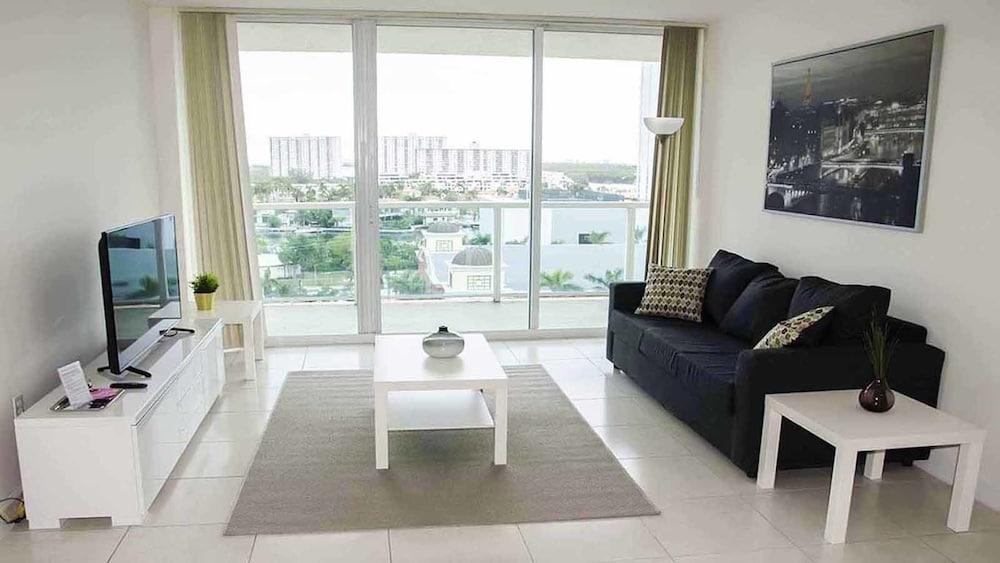 Intracostal Sunny Isles photo 14