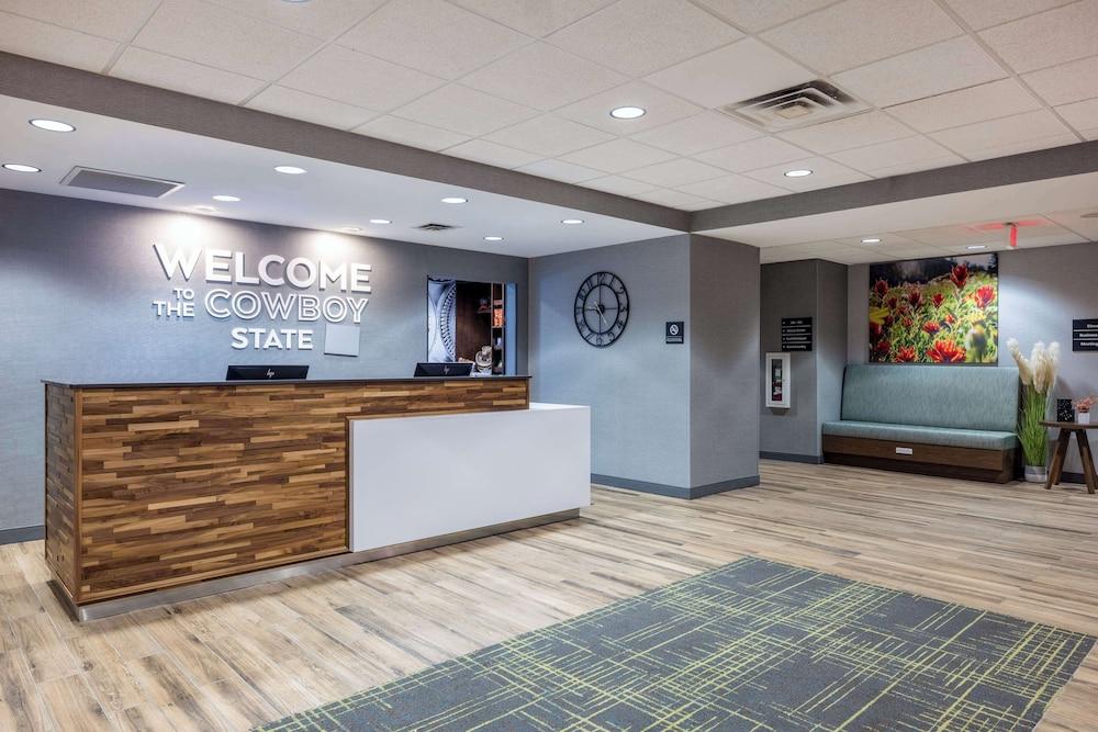 Hampton Inn & Suites Casper photo 7