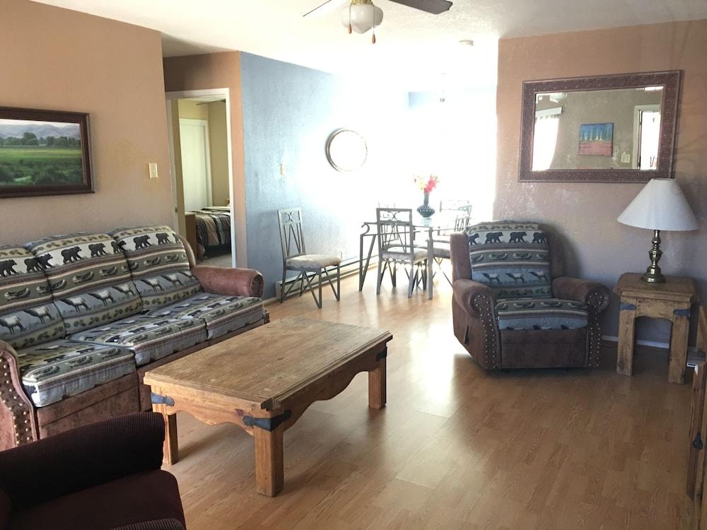 Pinecliff Village photo 50