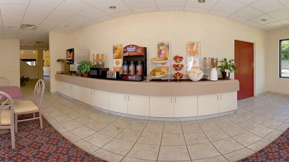 Baymont by Wyndham Mooresville photo 5