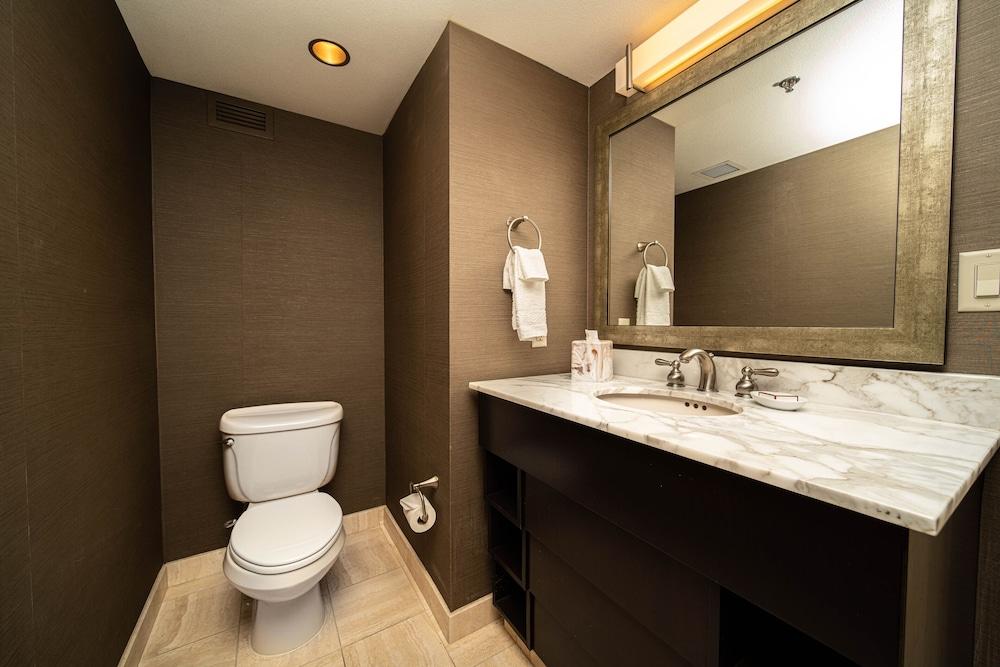 Reno Suites photo 30