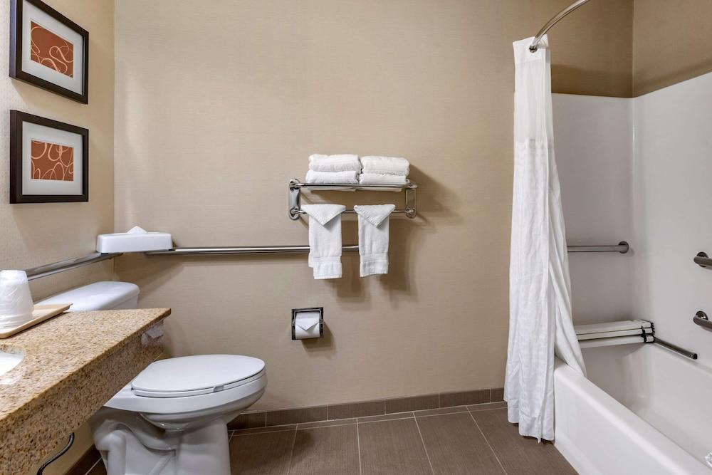 Comfort Suites Linn County photo 57