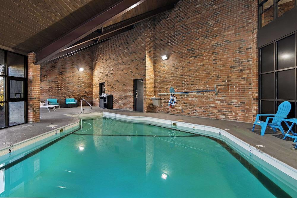 Clarion Pointe Bloomington – Normal near I-55 and University photo 25