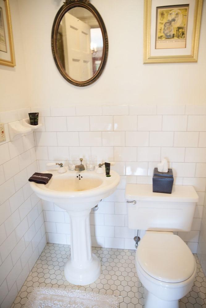Bee and Thistle Inn photo 51