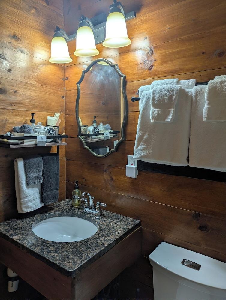 Feather Nest Inn photo 49