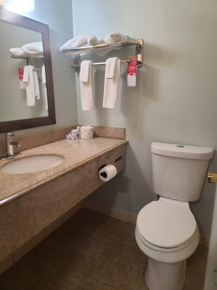 Tilton Lodge Inn and Suites photo 11