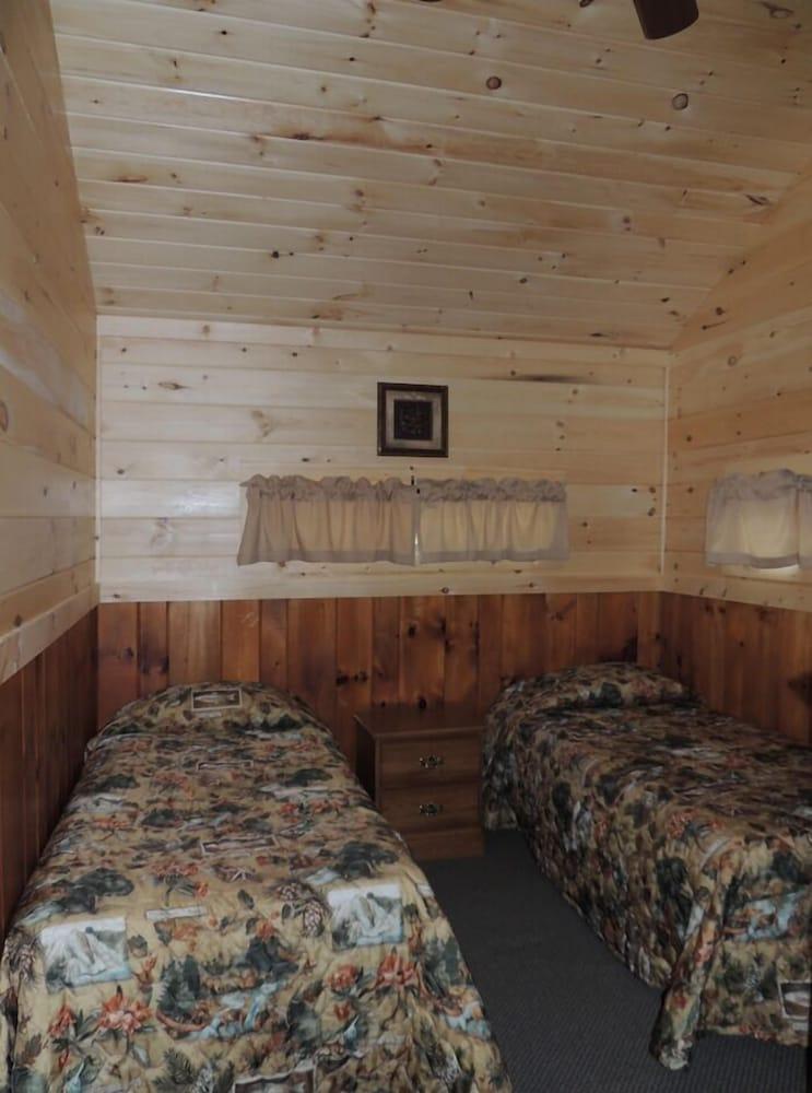 Lake George Diamond Cove photo 7