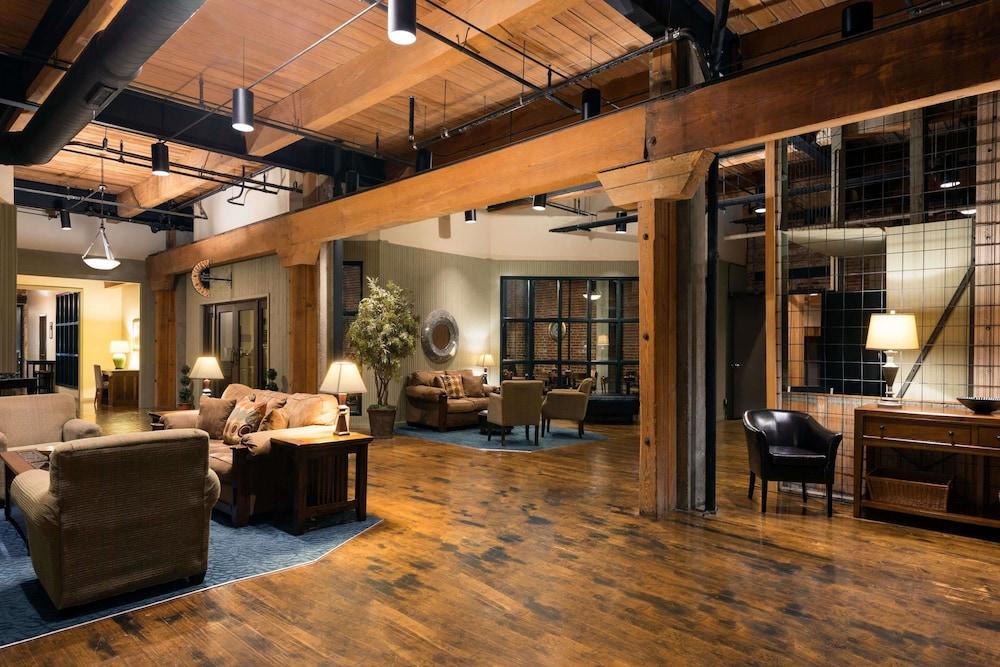 Hawthorn Extended Stay by Wyndham Rome photo 2