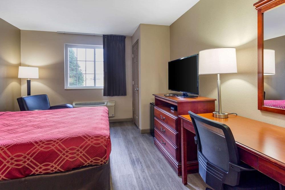 Econo Lodge Inn & Suites Dickson photo 17