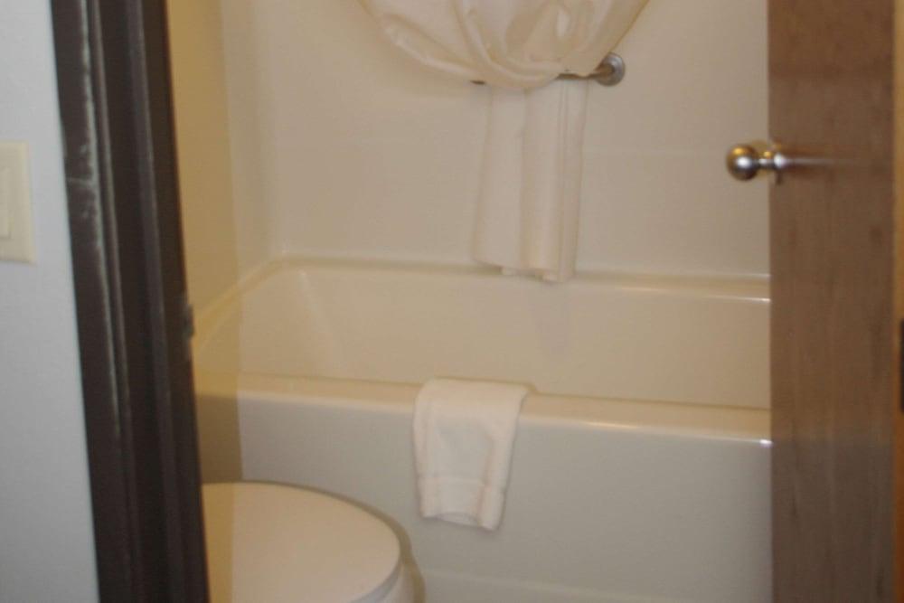 Econo Lodge El Paso, IL photo 21