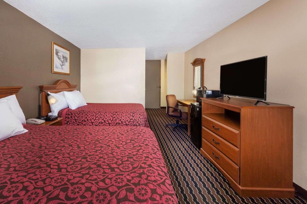 Days Inn by Wyndham Albion photo 8