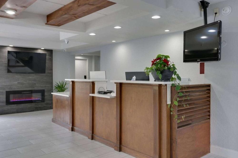 Baymont by Wyndham Ridgeland I-95 photo 3