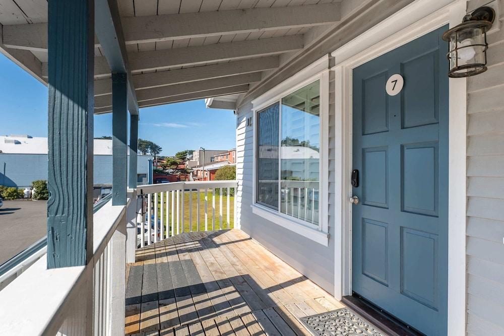 Bandon Marina Inn photo 56