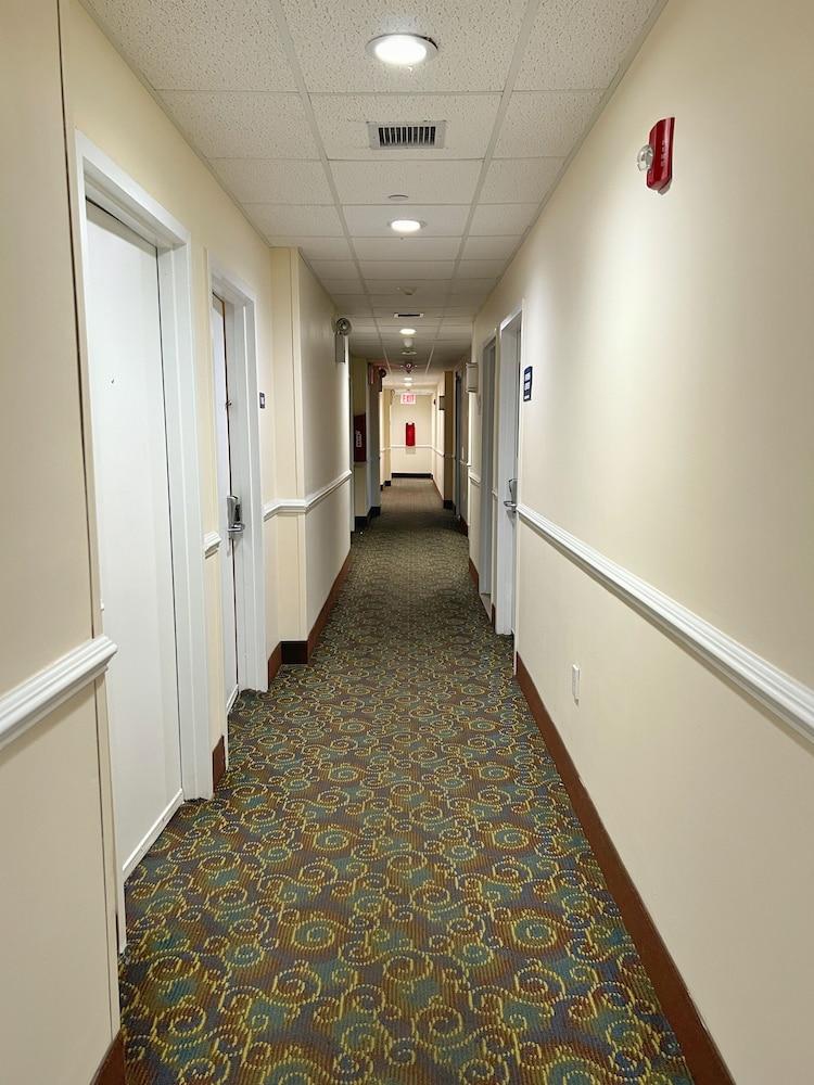 Ozone Inn & Suites photo 12