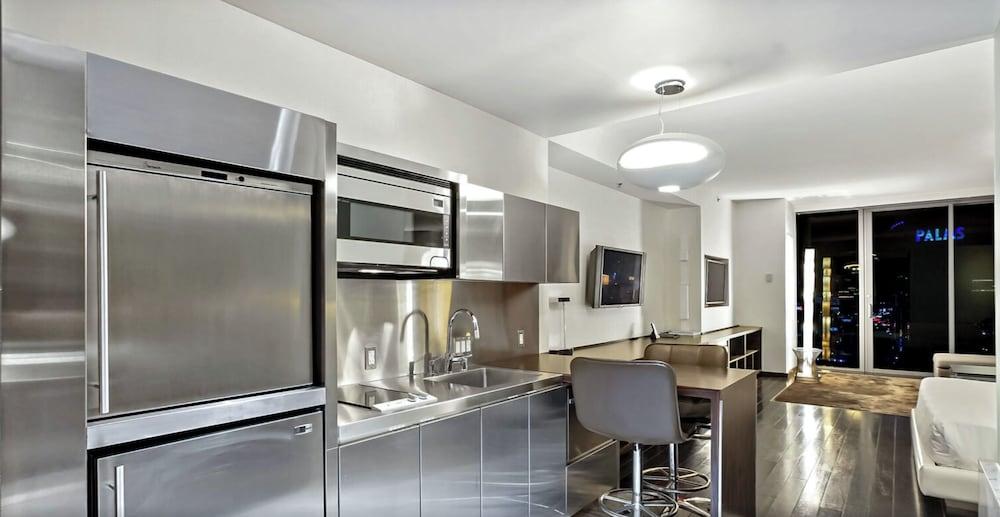 Ava's Suite 37th FLR PALMS PLACE photo 10