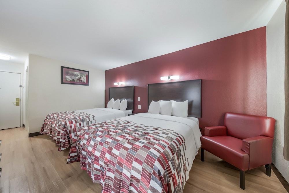 Red Roof Inn & Suites Denton photo 27