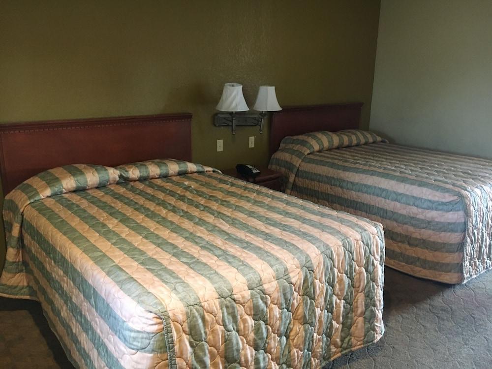 Bellflower Travel Inn photo 12
