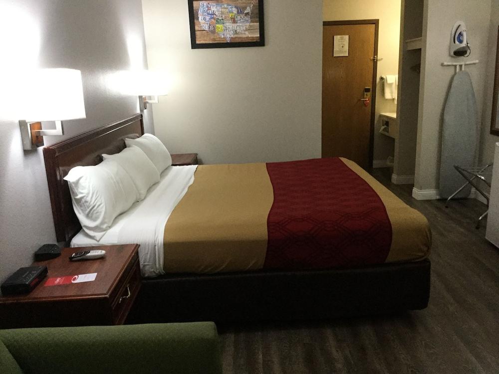 Econo Lodge Lincoln photo 48