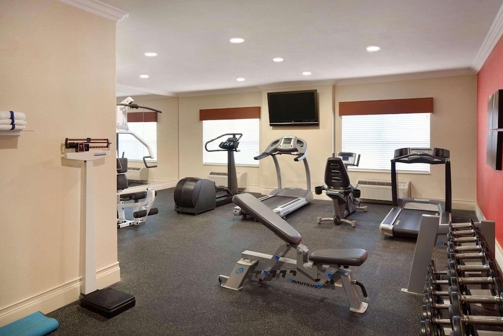 Country Inn & Suites by Radisson, Champaign North, IL photo 16
