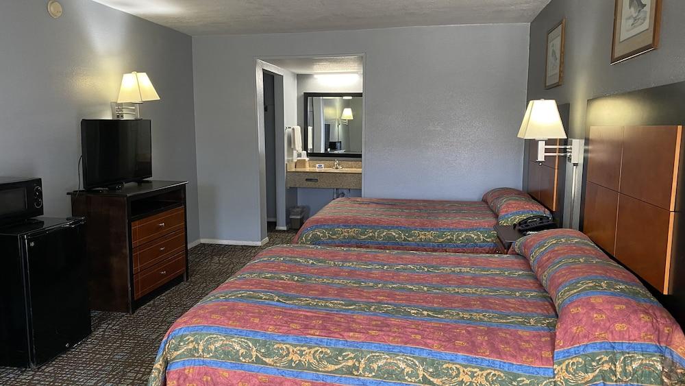 Wilshire Inn photo 12