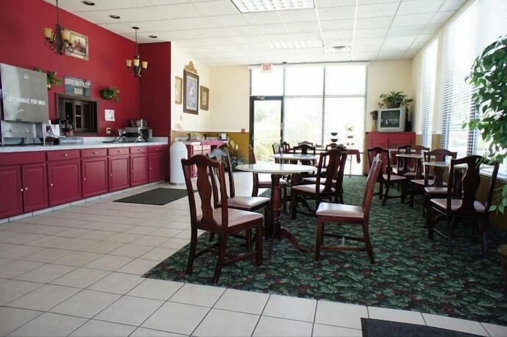 OK Hotel photo 42