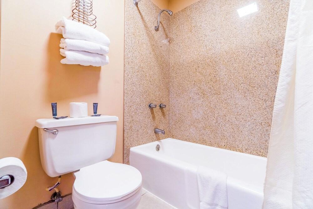 River Valley Motor Inn photo 65