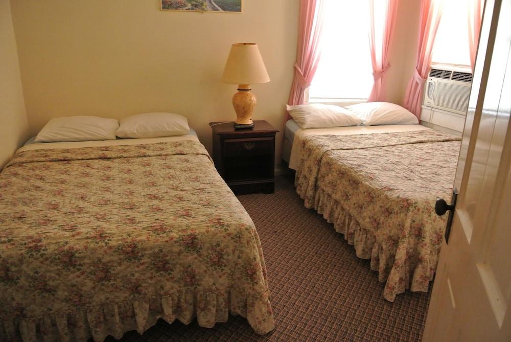 RoseWood Inn photo 41