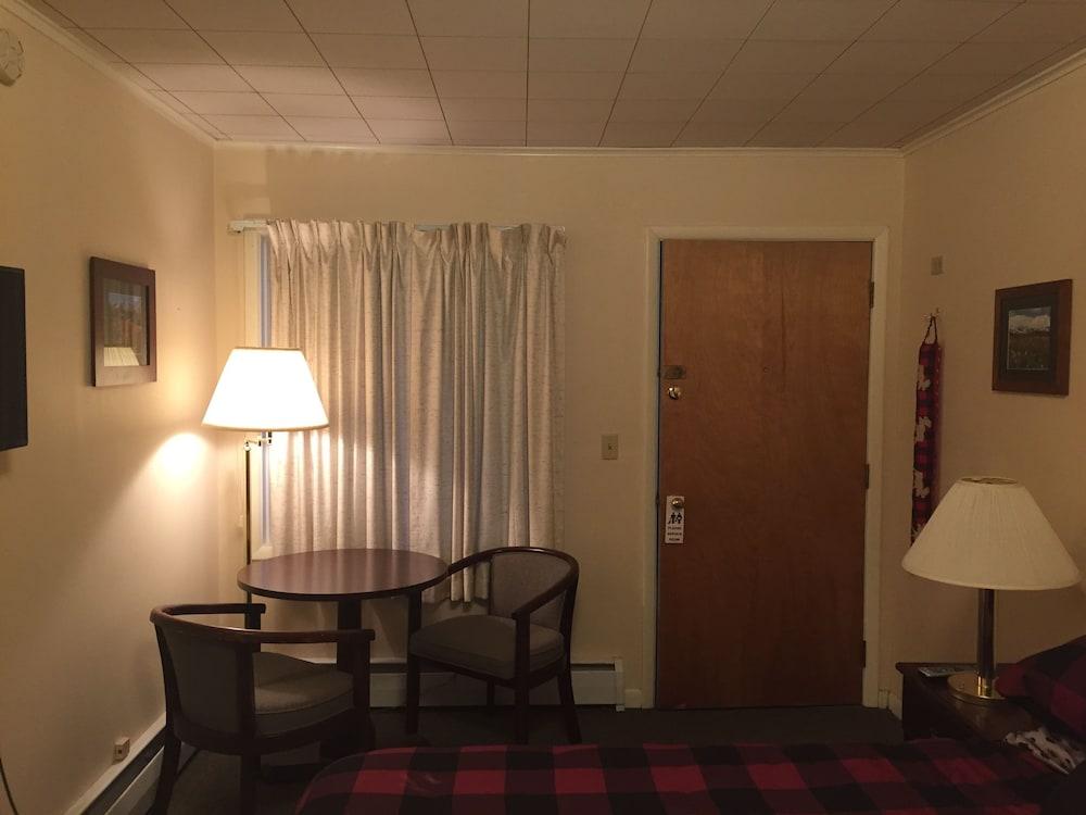 Mansion House Motel photo 9