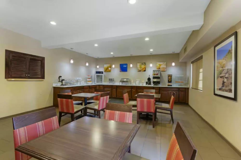 Spark by Hilton Glendale Phoenix North photo 2