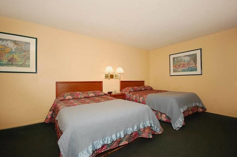 Americas Inn photo 30