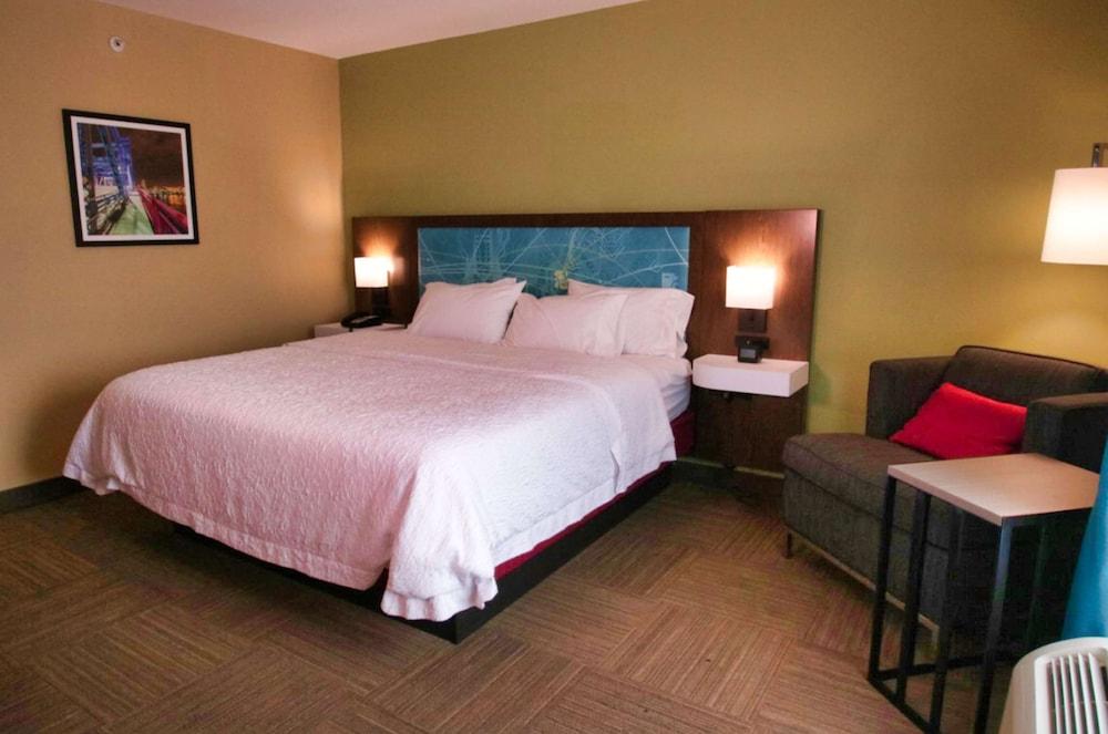 Hampton Inn & Suites Jacksonville - Beach Blvd/Mayo Clinic photo 13