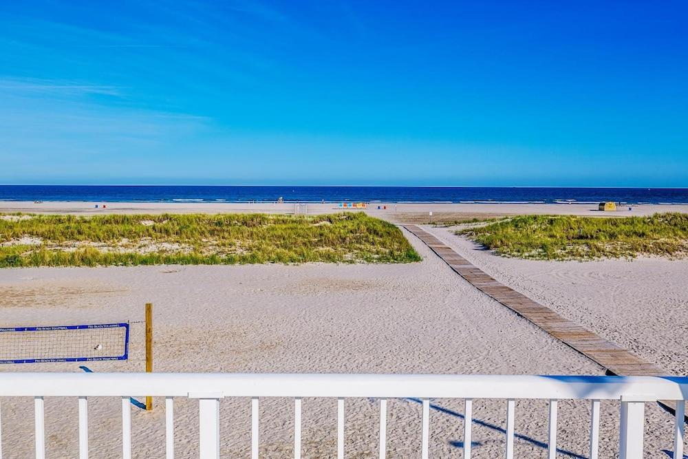 Paradise Oceanfront Resort photo 19