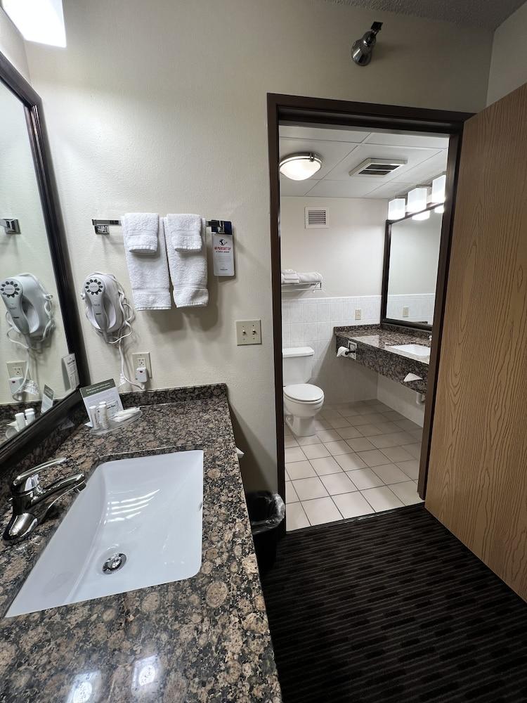 AmericInn by Wyndham Iowa Falls photo 21