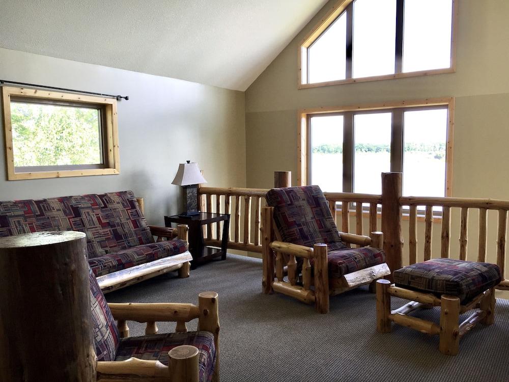 Sportsman's Lodge photo 35
