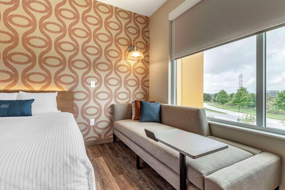 DoubleTree by Hilton Greenville Woodruff Road photo 3