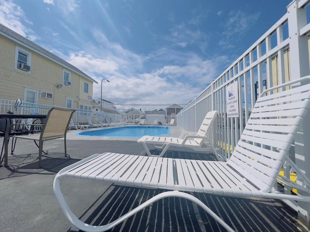 Dry Dock Motel photo 25
