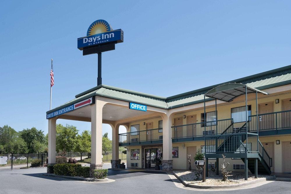 Days Inn by Wyndham Macon I-475 photo 1