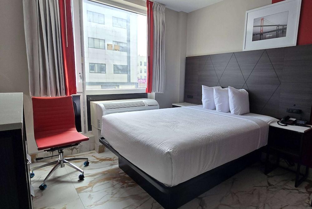 Ramada By Wyndham Brooklyn Empire Blvd photo 3