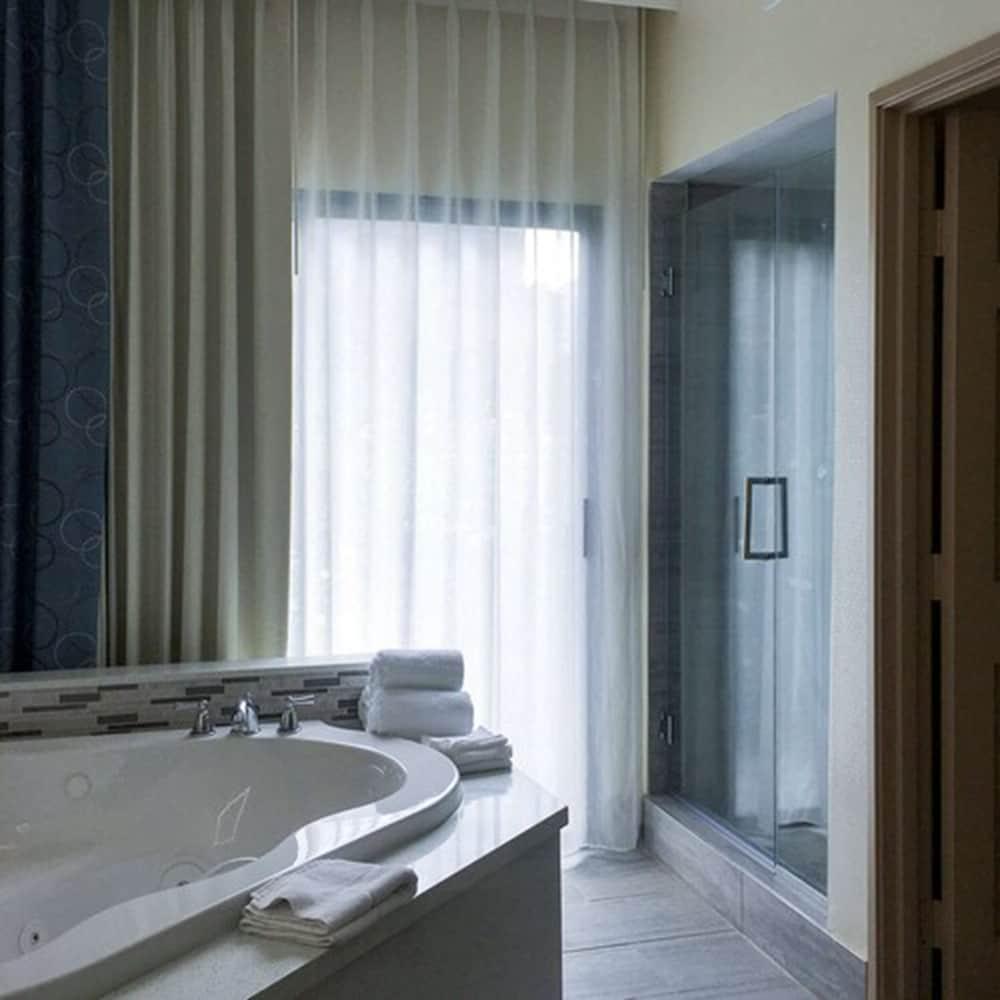MainStay Suites John Wayne Airport by Choice Hotels photo 38