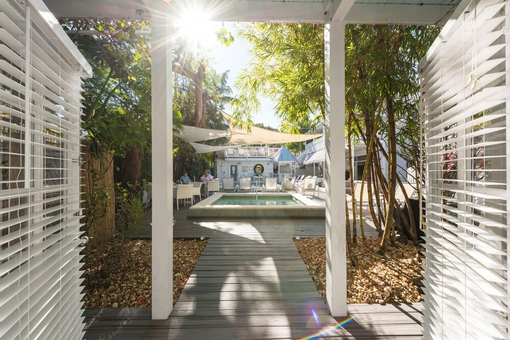 Alexanders Guesthouse - Adult Exclusive, LGBTQ Friendly photo 12