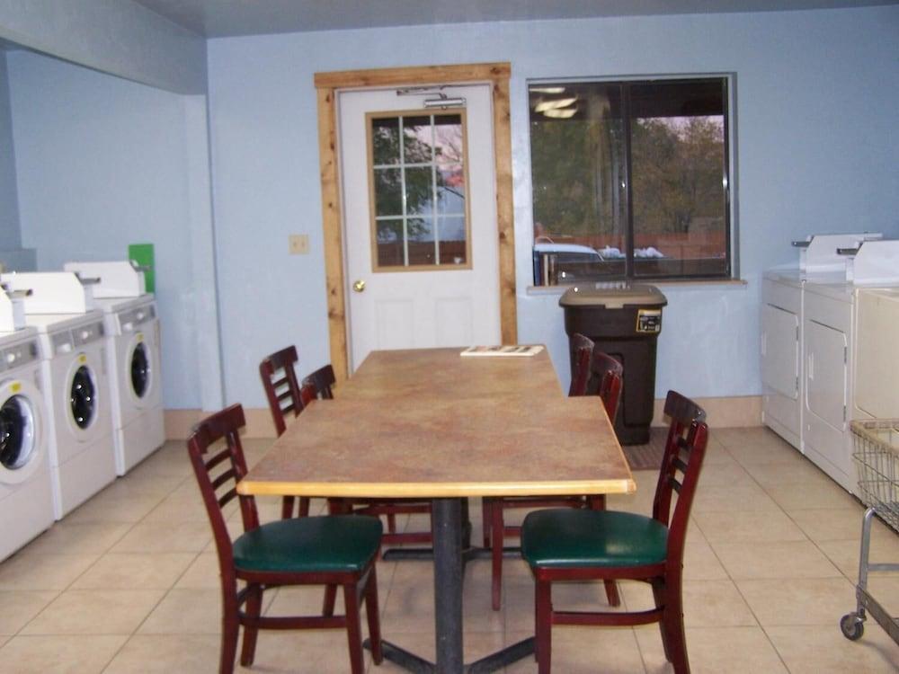 Wagon Wheel Restaurant Bar and Motel photo 12