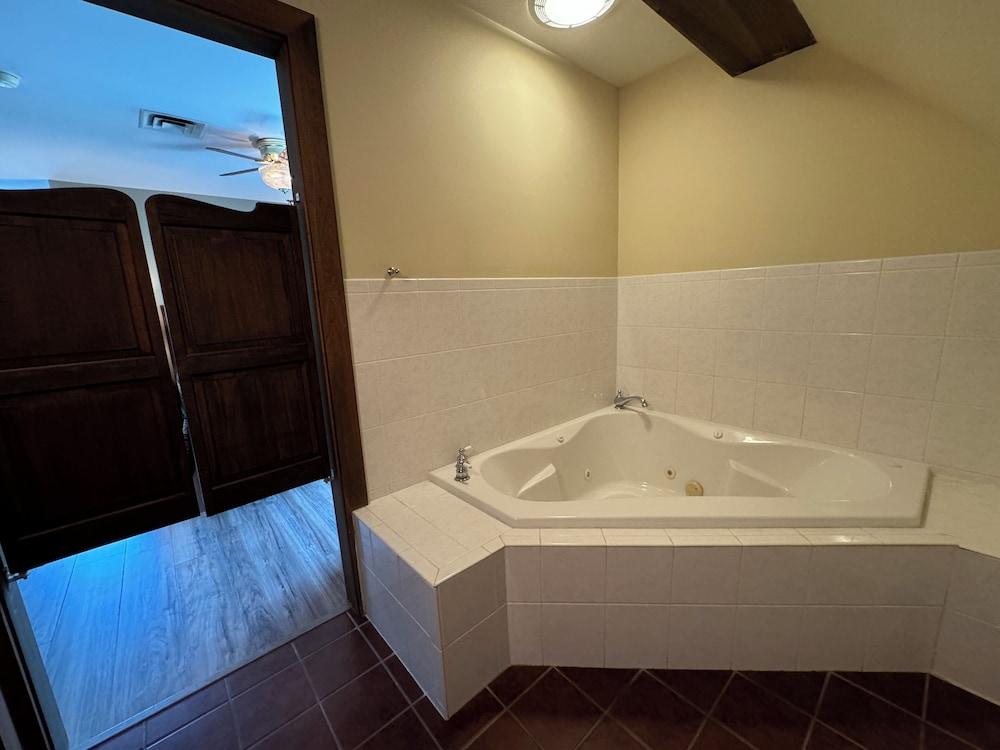 Artists Colony Inn photo 54
