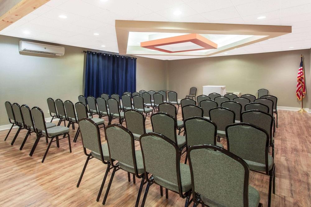 La Quinta Inn & Suites by Wyndham Myrtle Beach photo 4