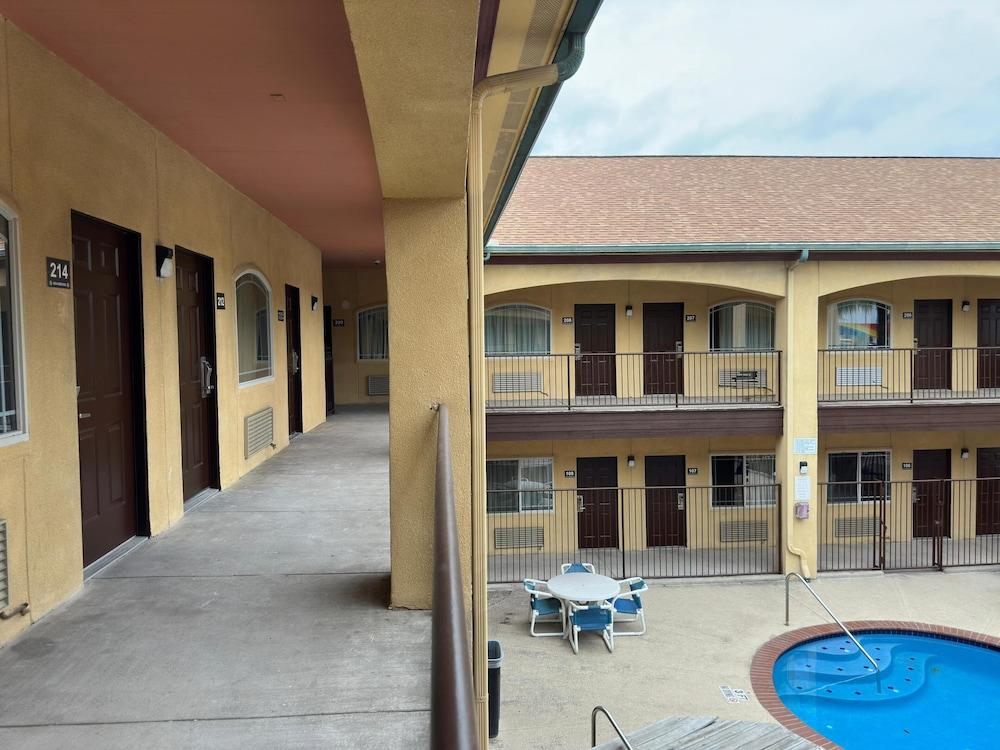 Texas Inn and Suites RGV photo 76